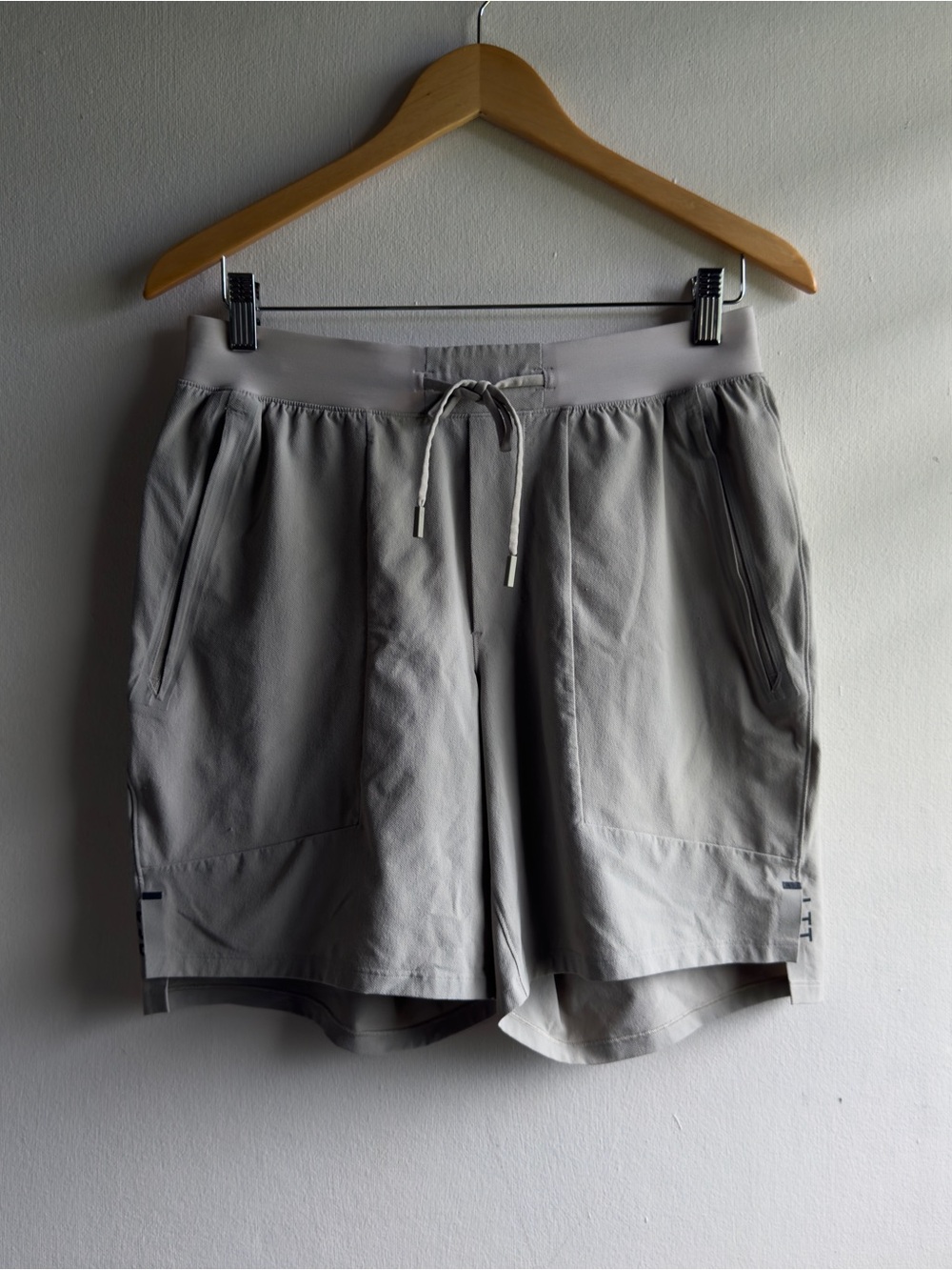 Lululemon Mens License To Train Short 7" Bone Light Khaki Size M⁠